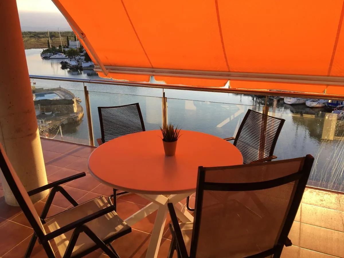 Vue Panoramique sur la Mediterrannée, appartement sur canal&proche plage Rosas Apartamento